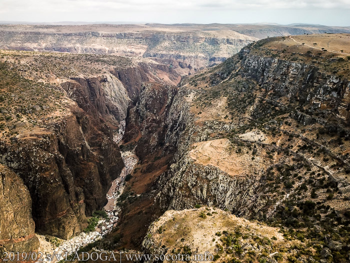 Wadi Dirhur Canyon
